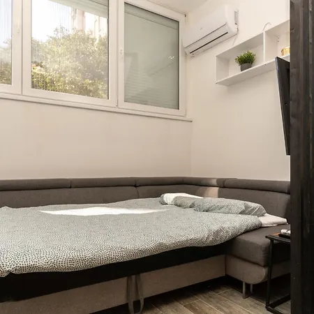 Ena - Located In Quiet Area 500m Of The Sea Пула