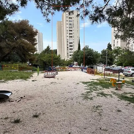 Apartman Ena - Located In Quiet Area 500m Of The Sea *