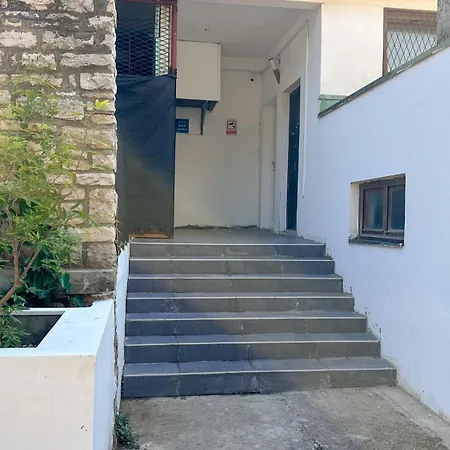 Apartment Ena - Located In Quiet Area 500m Of The Sea Pula