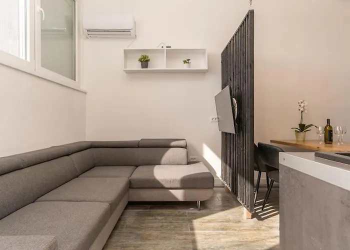 Ena - Located In Quiet Area 500m Of The Sea