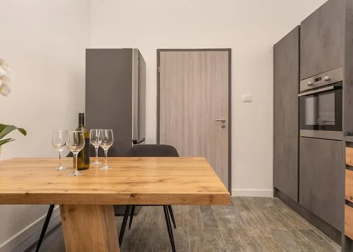 Ena - Located In Quiet Area 500m Of The Sea * Pula