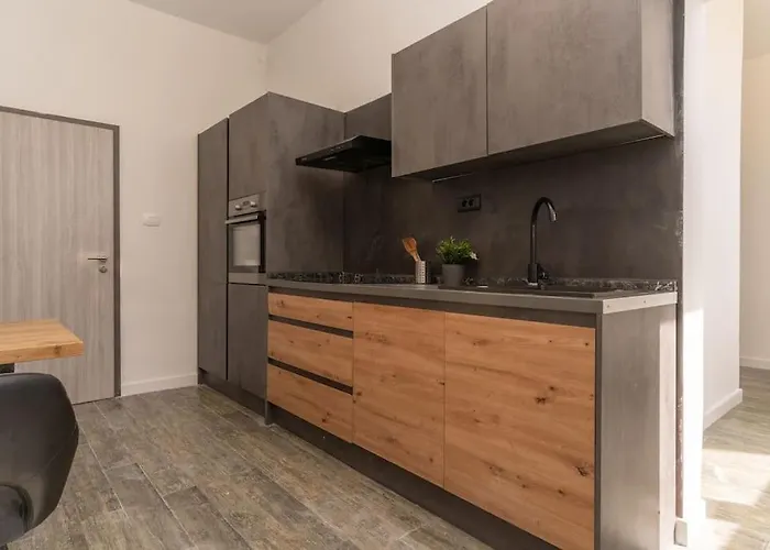 Ena - Located In Quiet Area 500m Of The Sea Apartman