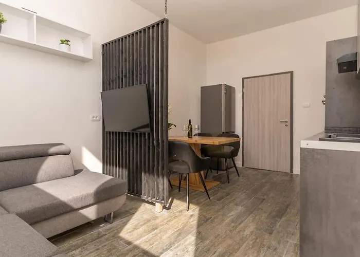 Ena - Located In Quiet Area 500m Of The Sea * Pula