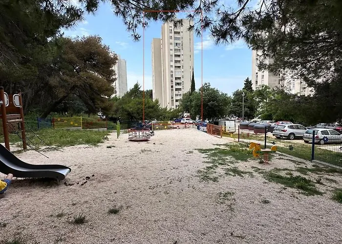 Apartman Ena - Located In Quiet Area 500m Of The Sea *