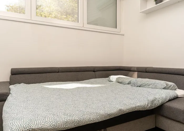 Ena - Located In Quiet Area 500m Of The Sea Apartman