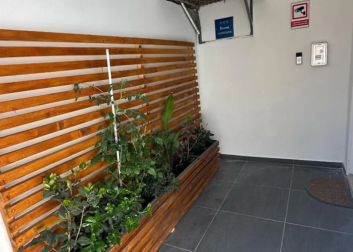 Ena - Located In Quiet Area 500m Of The Sea Apartman